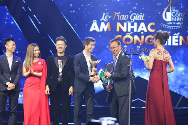 'Sao đại chiến' đại chiến tại Giải thưởng Âm nhạc Cống hiến lần thứ 13